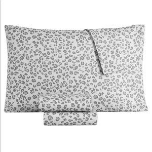 Juicy couture silver leopard  4 piece microfiber sheet set pillowcases New!